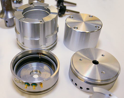 東京都東村山市にある超精密金属部品の加工屋 株式会社マルトミの社内