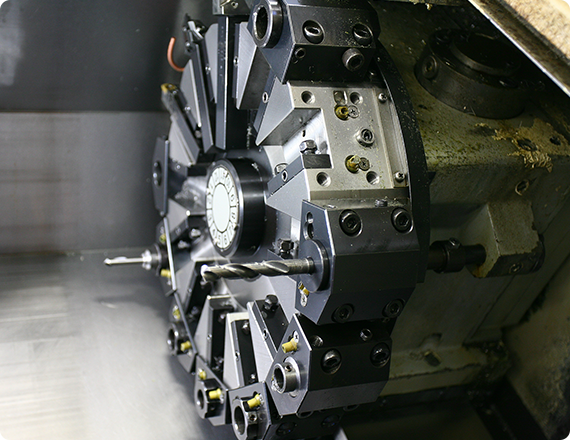 東京都東村山市にある超精密金属部品の加工屋 株式会社マルトミ精密の旋盤加工