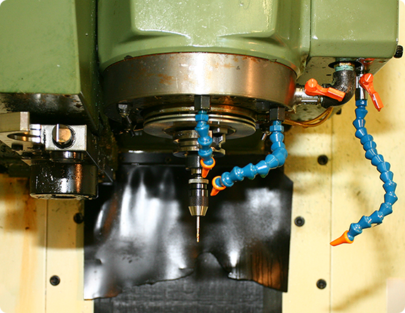 東京都東村山市にある超精密金属部品の加工屋 株式会社マルトミ精密のフライス加工