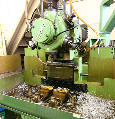 東京都東村山市にある超精密金属部品の加工屋 株式会社マルトミ精密の設備紹介